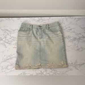 Fiorini Skirt Women’s M Pencil Light Blue Wash Crochet Lace Trim Mini Denim​​